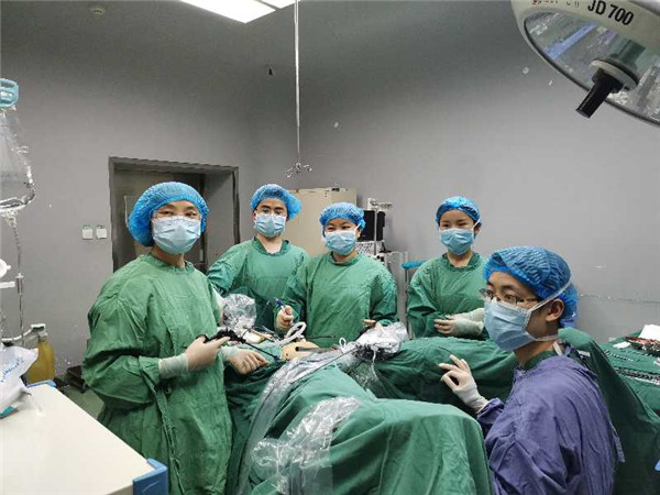 重医大附一院酉阳医院成功开展宫腹腔镜联合复杂性残角子宫切除术